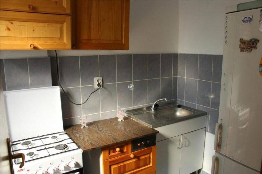 Garsoniera de inchiriat in zona Podul de Piatra - Gara - Mobiliata