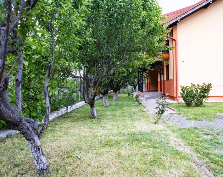 Vila spatioasa pt doua familii 10 camere Clinceni Monumentul Eroilor