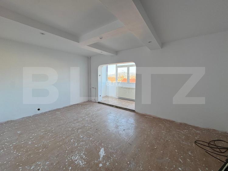 Apartament 3 camere, decomandat - zona Velenta - 2