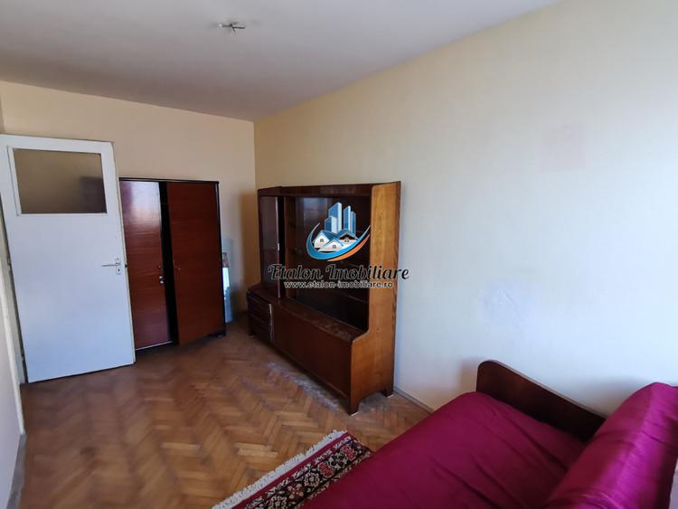 Apartament 3 camere, decomandat, etaj 1, zona centrala