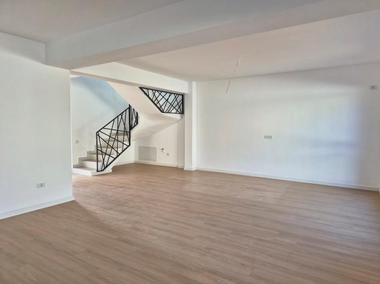 Vila Individuala 5 camere, dormitor parter LA CHEIE!