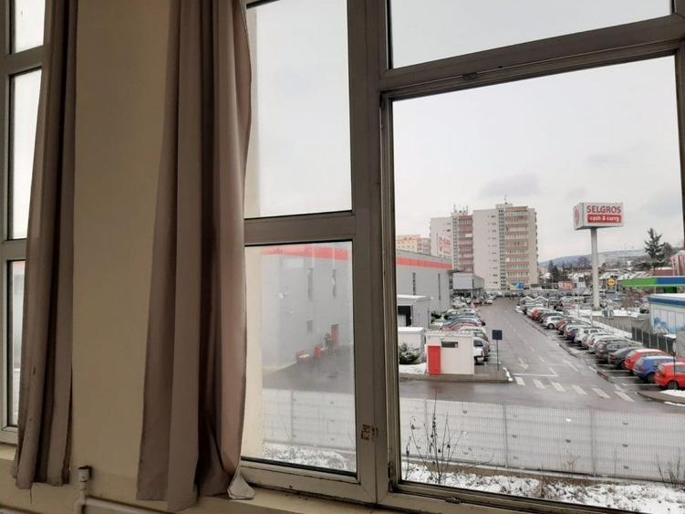 Imobilstar inchiriaza spatiu pentru servicii , zona Kaufland