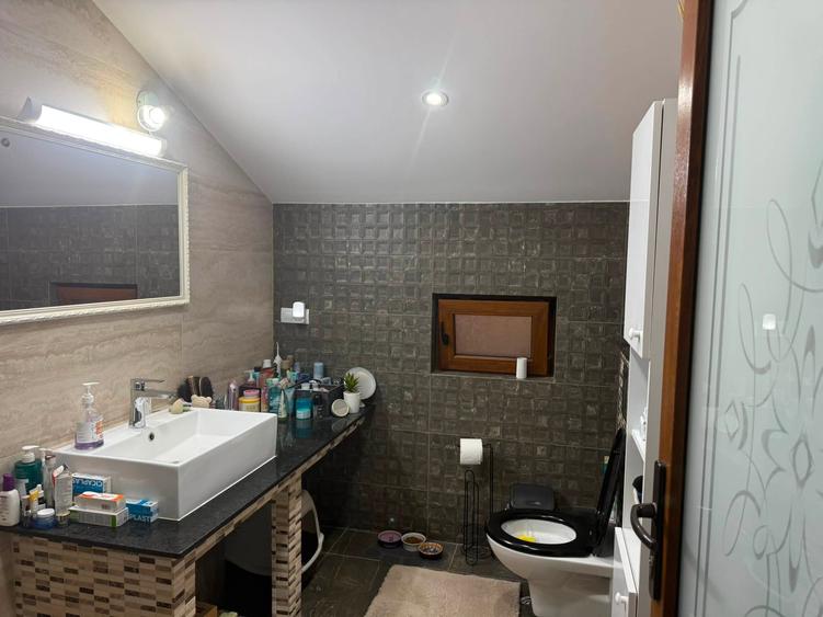 Casa cu etaj zona centrala in Cismea la cheie