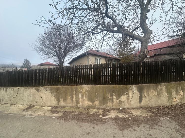 Proprietate de vânzare – Casă + anexă + teren 523 mp – Călugăreni
