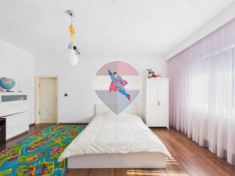 Vanzare - vilă cu 6 camere, teren 3900 mp, Vacaresti, Dambovita