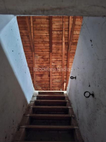 CASA BOIEREASCA pe colt  in Nadlac, Independentei colt cu M. Eminescu - 18
