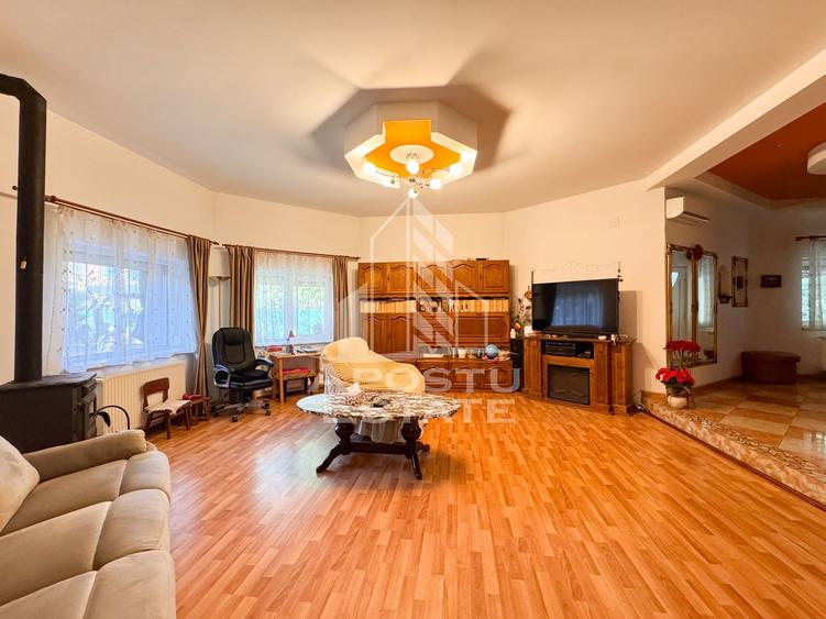 Casa pt. 2 familii, cu 9 camere, teren 832mp, Zona Girocului Timisoara