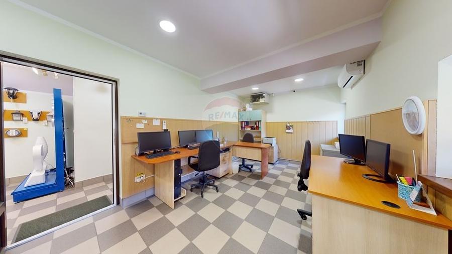 Vand casa plus spatiu comercial zona Centrul Istoric