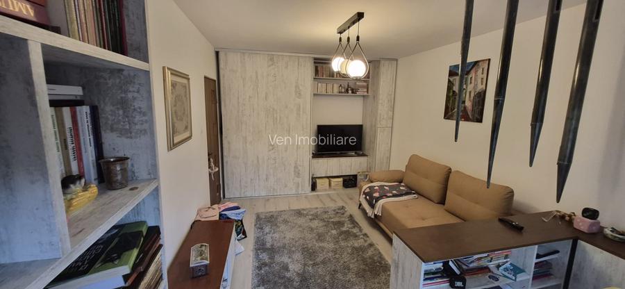 Apartament 2 camere , decomandat, et. 3, strada  Andrei Muresanu - 3