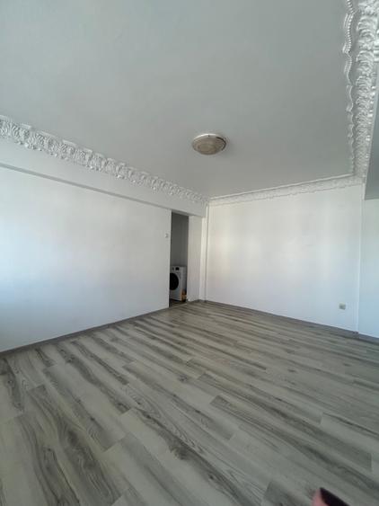 Apartament nemobilat, birou!