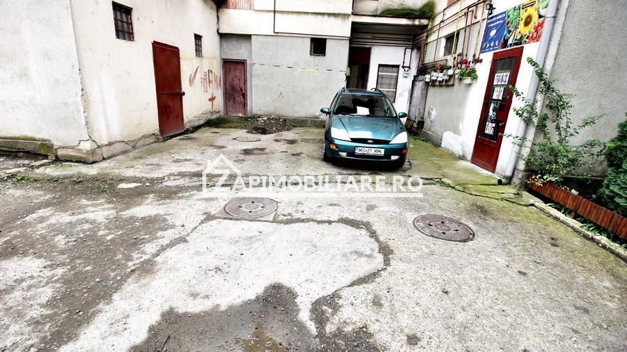 Hală + birouri si spatiu comercial 700 mp. teren 2.500 mp