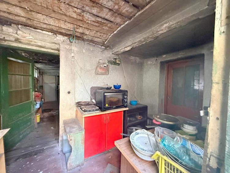 Apartament de vanzare la curte comună, 67,5 mp utili, teren 213 mp