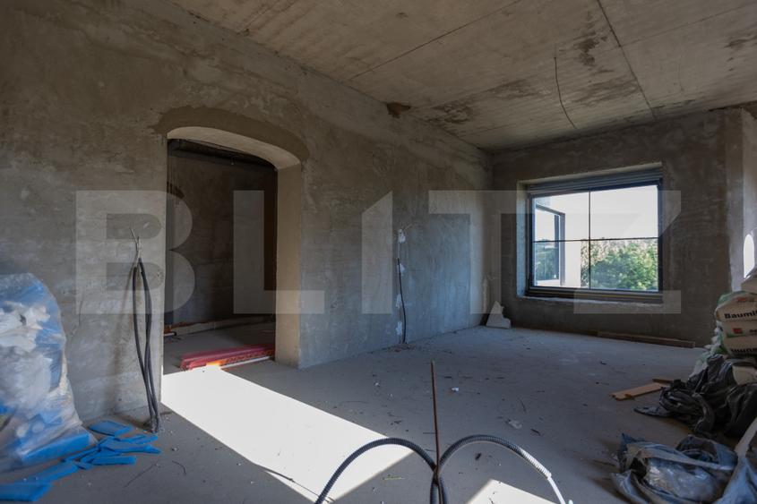Pensiune 11 camere, cramă, terasă închisă, teren 15.073mp, zona Leamna