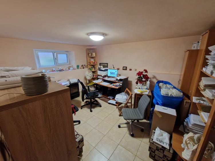 Apartament 2 camere in Andrei Muresanu cu gradina,birou, si beci