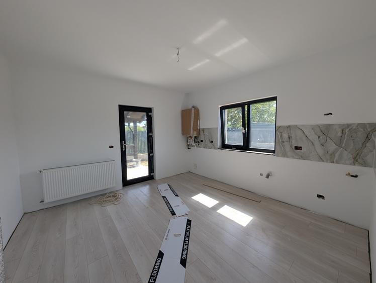 Casa Lilieci 3 dormitoare 2 băi, terasa + beci, canalizare