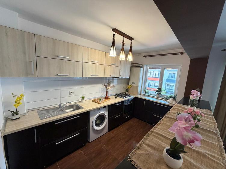 Apartament 2 camere , 2 Balcoane , Etaj Intermediar , Zona Terra !!!