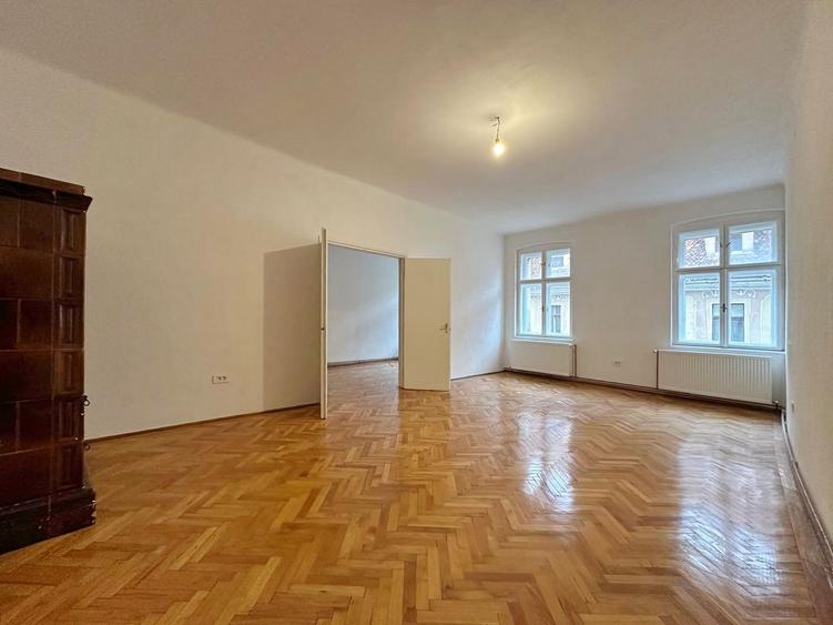Apartament cu 3 camere in Centrul Istoric al Brasovului