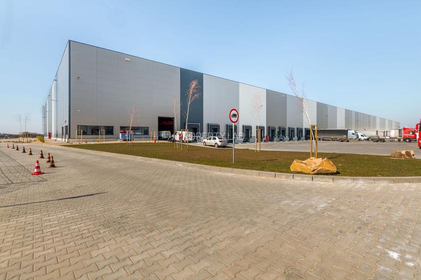 Spațiu logistic la autostrada A1 - 3
