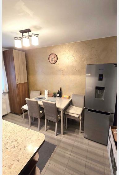 Apartament 4 camere - transformat in 3, zona Vest, Ploiești