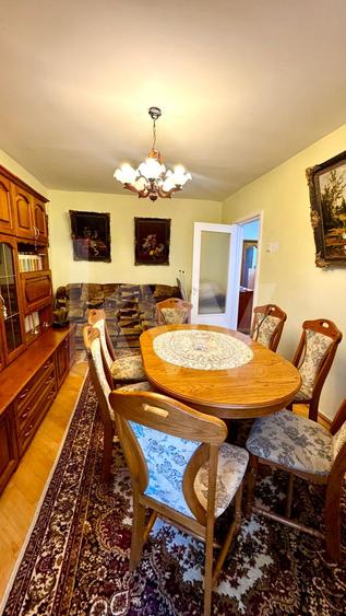 Apartament de închiriat 3 camere în Valea Aurie