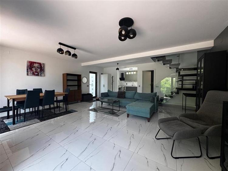 Casa Tip Duplex , situata in cartierul Dambul Rotund!