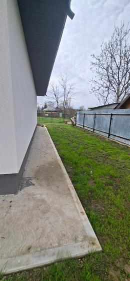Casa cu 3 camere 80 mp, teren 650 mp, gazon, centru Holboca