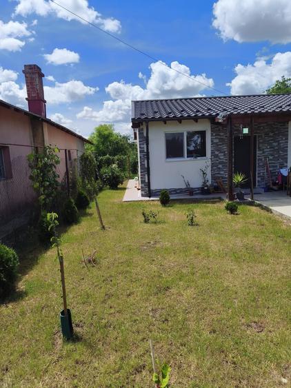 Casă individuală de vânzare – Construcție nouă (2025), curte generoasă.