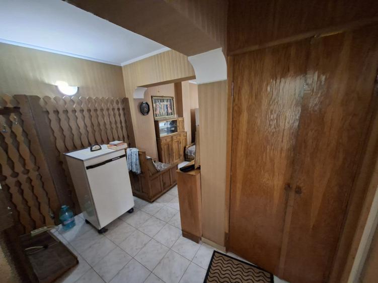 Apartament cu 3 camere decomandat, etajul  5/8, zona Garii