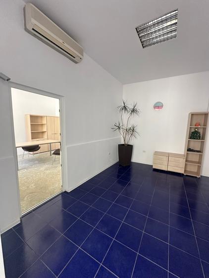 Spatiu comercial la casa - Tomis II - 2.000 euro/luna (pret fix)