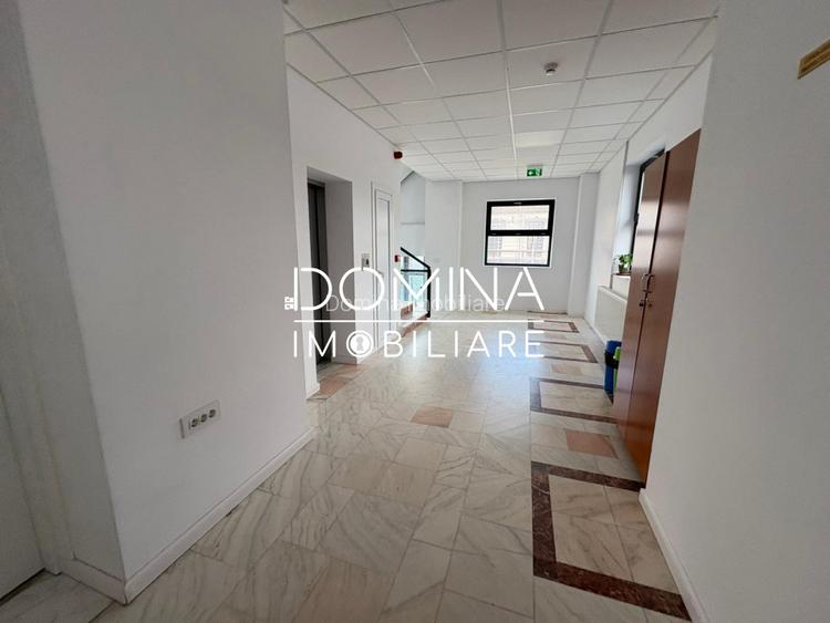 Inchiriere spatiu birou *236 mp - ultracentral * - trafic intens - 3