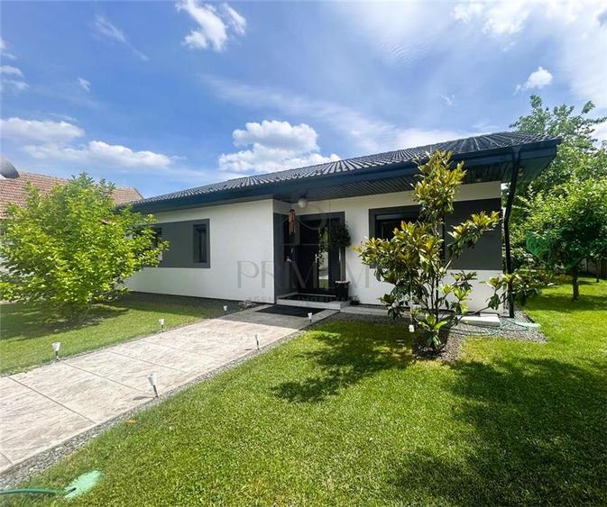 Sacalaz- 1000mp teren - piscina exterioara -garaj -panouri fotovoltaice