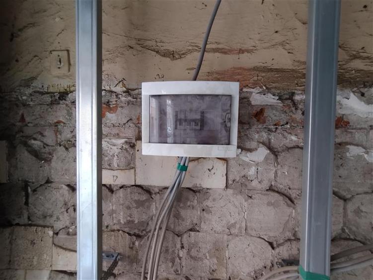 Oravita, Spatiu Com. (Apartament) 89MP, Zona Centrala, Pret Negociabil
