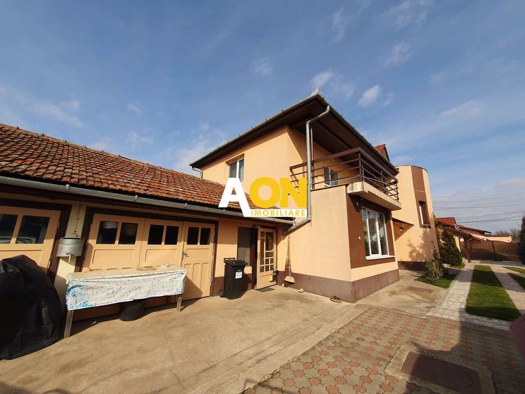 Casa P+1, 912 mp teren, 5 camere, strada asfaltata, zona Lipoveni