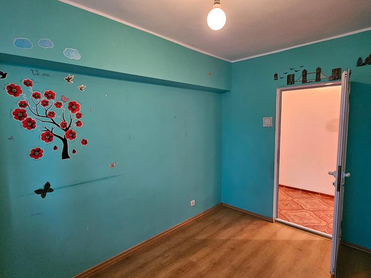 Apartament cu 4 camere in Micro 18