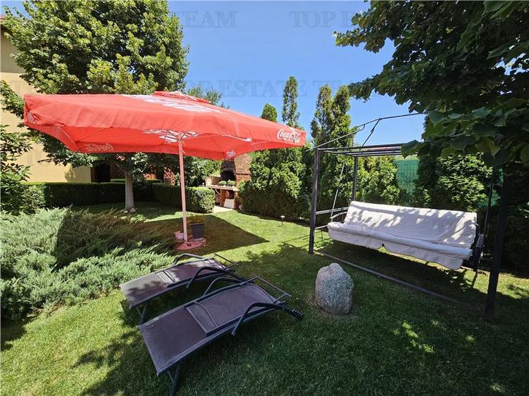 Vila lux 5 camere cu gradina superba centru Domnesti