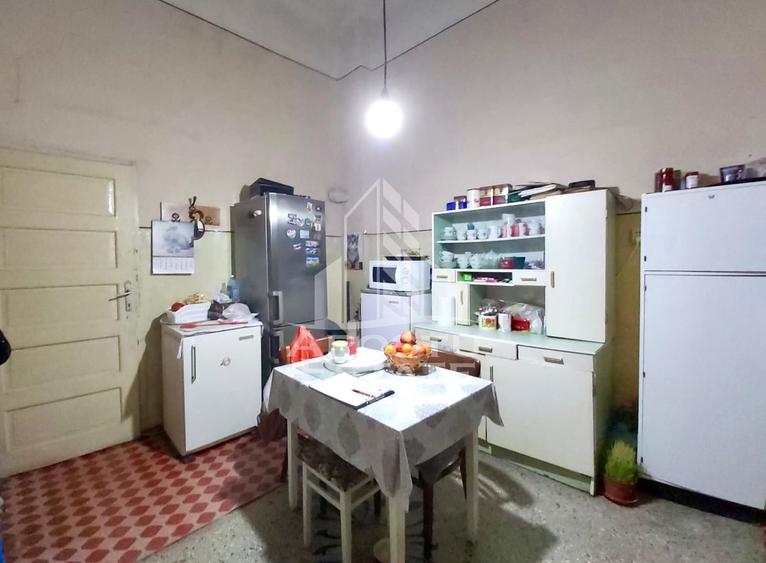 Apartament 3 camere cu vedere si balcon spre Piata Catedralei