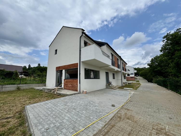 Casă tip duplex, 4 camere, 3 băi, 143 mp, Chinteni