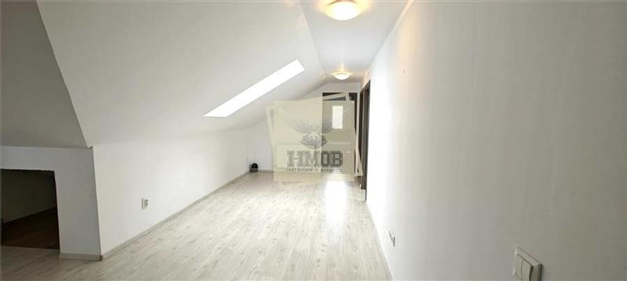 Apartament la mansarda 3 camere zona Calea Cisnadiei