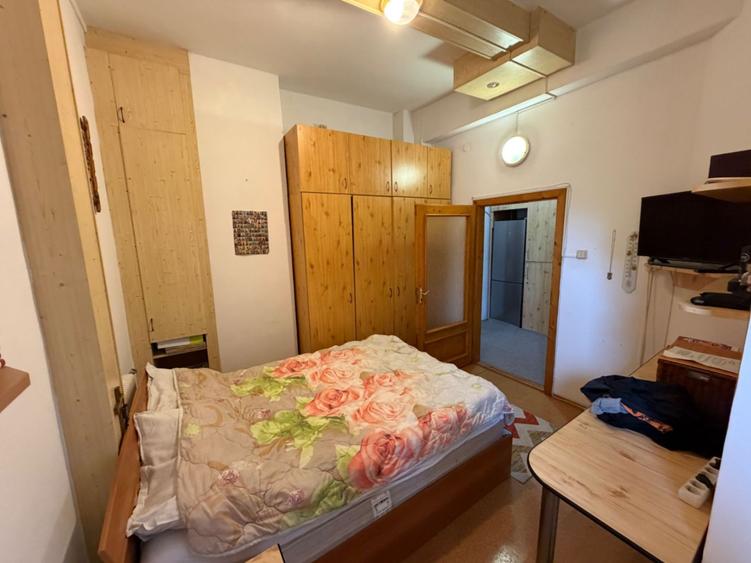 Apartament 4 camere cu scara interioara, zona Cetate