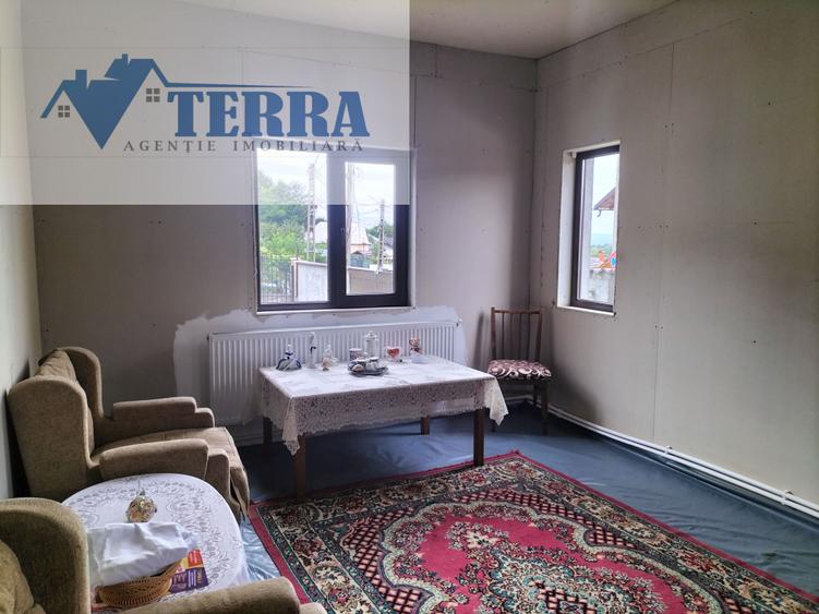 Casă Mioveni, 4 camere, teren 1.225 mp, toate utili