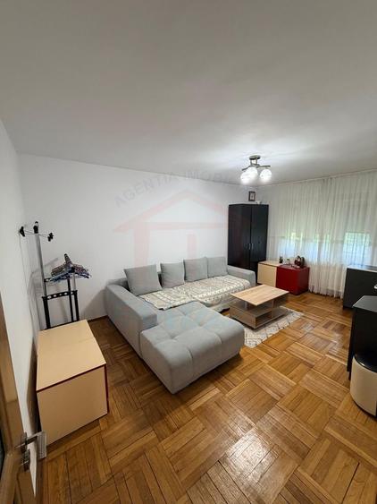 Inchiriem apartament cu 2 camere in Mazepa 2, et.3, pret 2000 de lei.