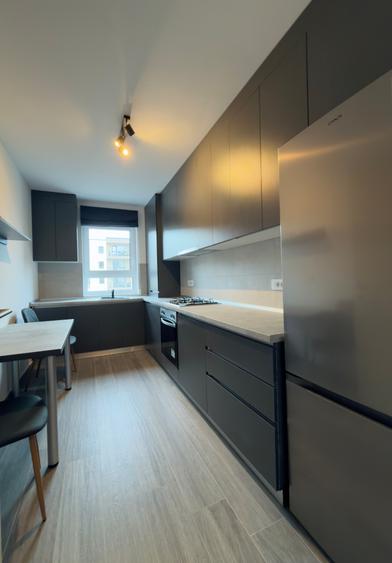 Apartament cu 2 camere de vanzare in zona Tractorul mobilat ,nou in garantie