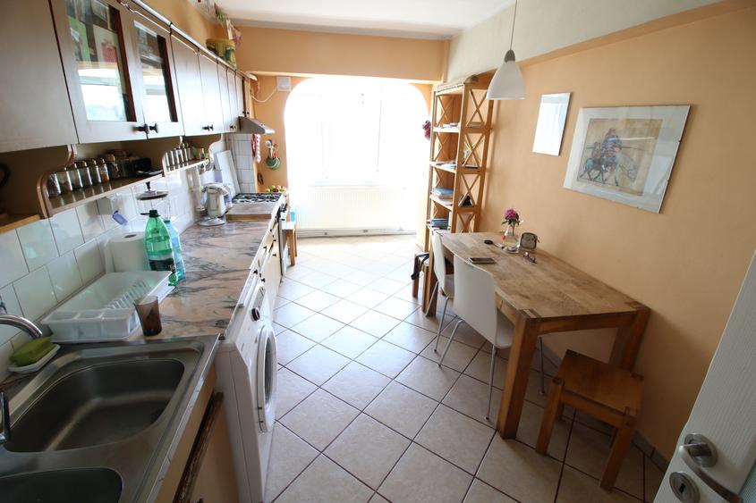 Apartament 4 camere, 85 mp, zona Piața Centrală, bloc 1994, acoperiș tip pod