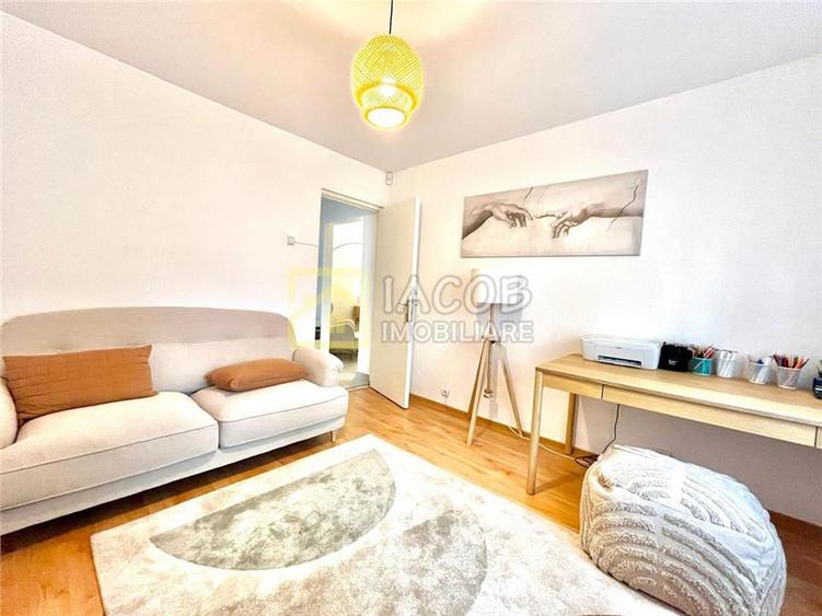 Spatiu birouri, partial mobilat, zona Ana Ipatescu - Bistrita Lac, str. 1 Mai -