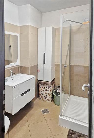 Casa Formata Din Doua Apartamente