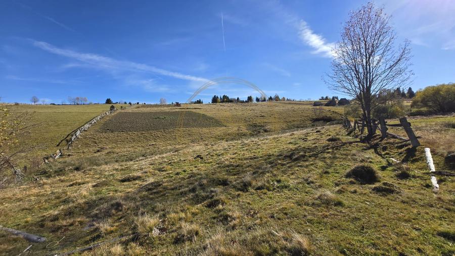 Teren extravilan, 4130mp, cu parau, la 500m de Primaria Marisel