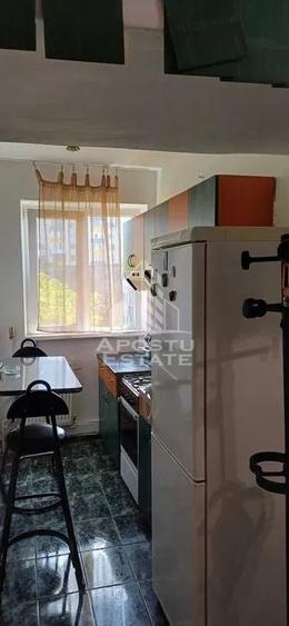 Apartament cu 2 camere, etaj 4 cu acoperis, zona Dacia