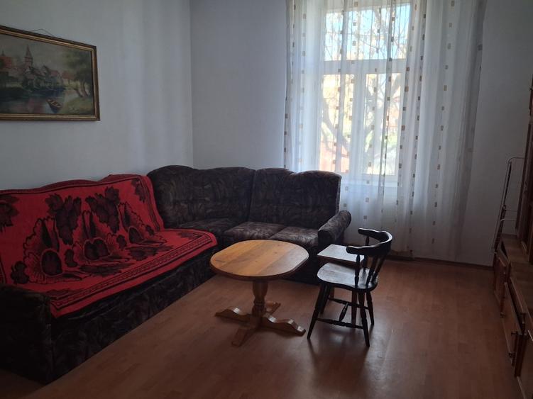 Vând apartament 2 camere în clădire istorică