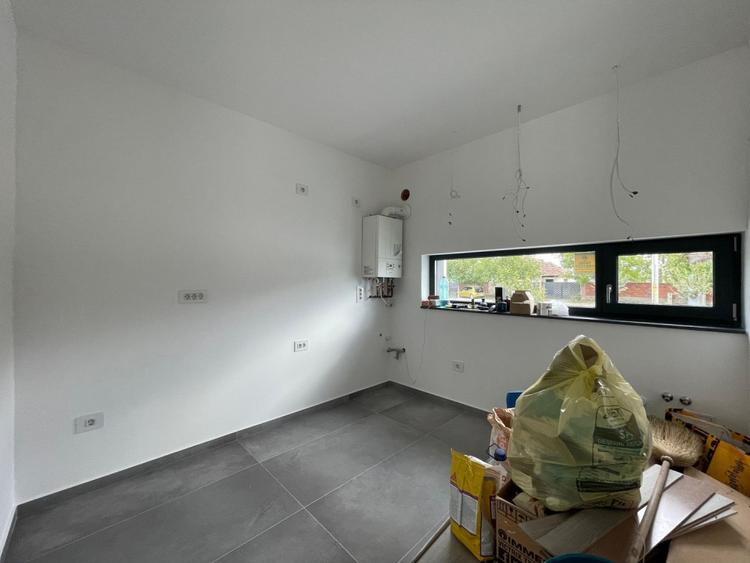 Duplex 4 camere central - Mosnita Veche