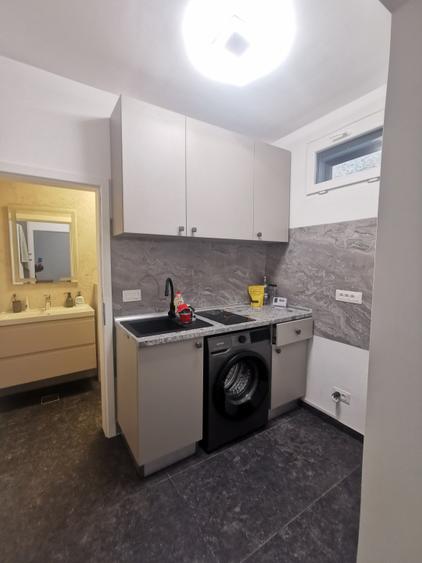 Apartament nou renovat, la casa, în centru.